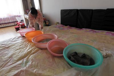 德令哈楼上漏水，住户失联，小区没物管，业主维权难！律师来支招……